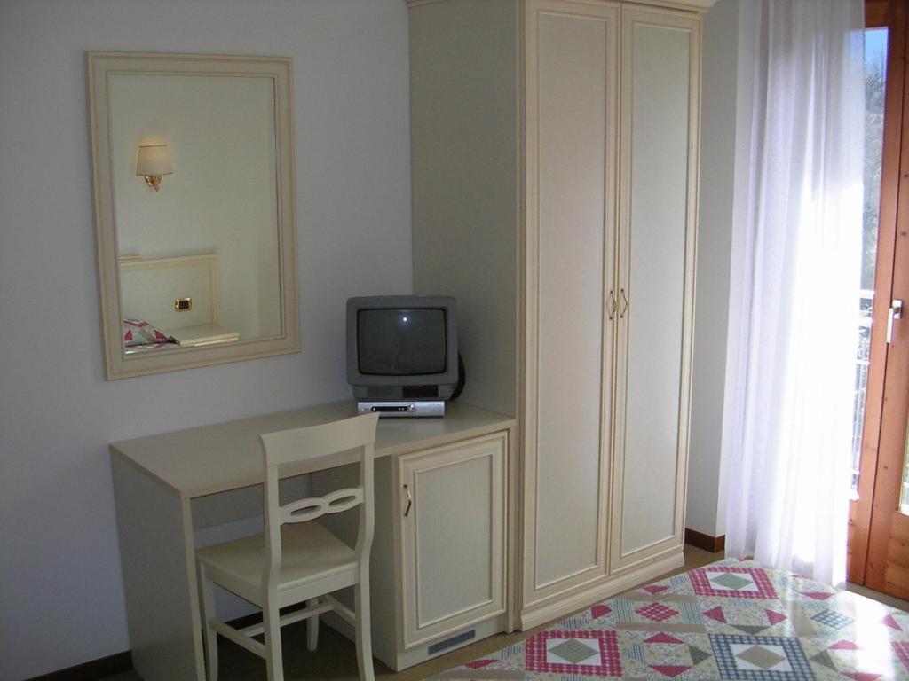 Hotel Rosalpina Riva del Garda Room photo